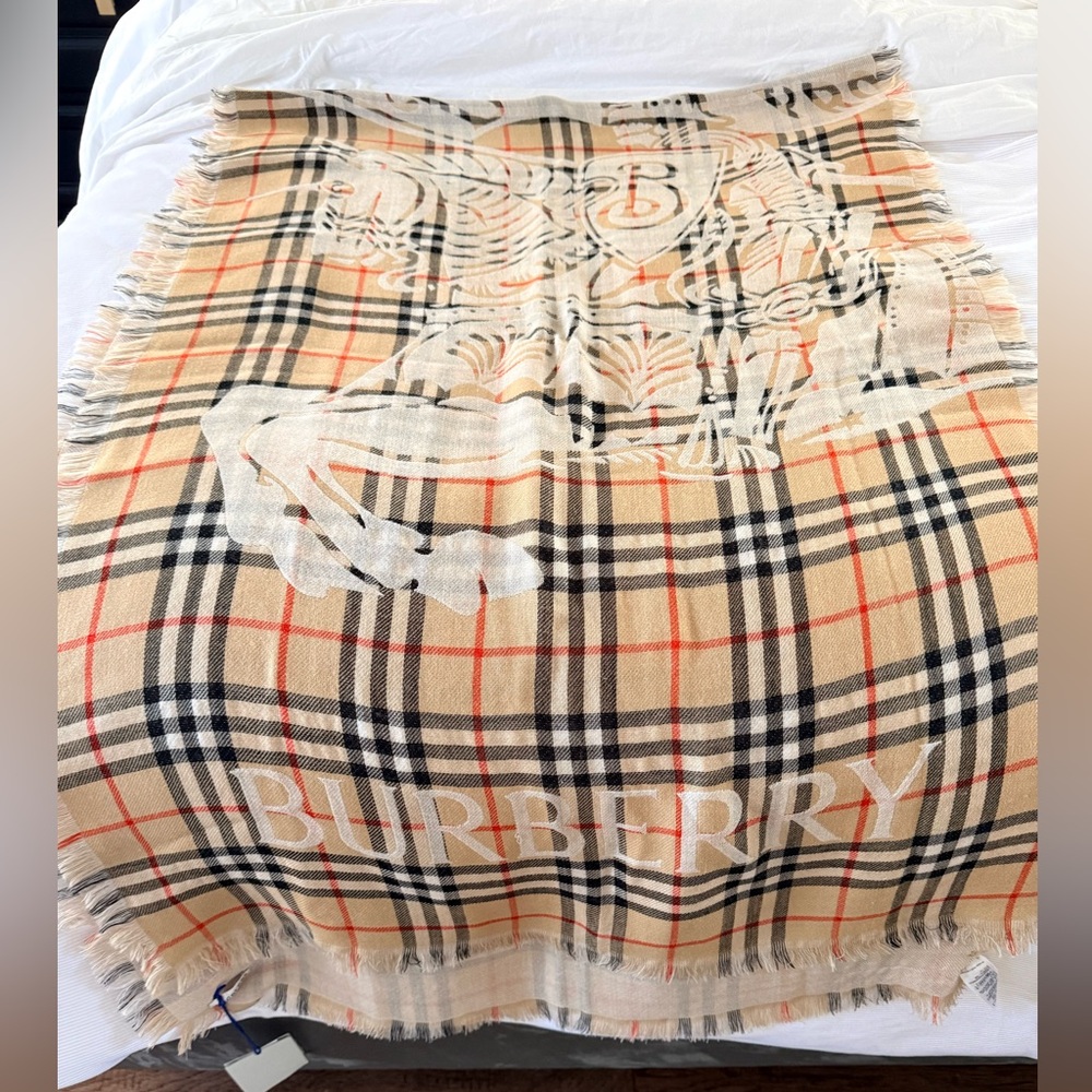 Burberry Beige and Black Check Wool Scarf with Logo Tag new with tags